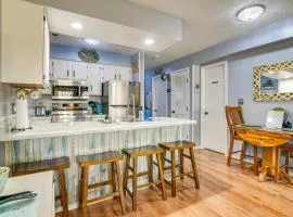 Condo 2 Mi to Silver Dollar City Relax Fireside!