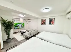 R101-Shinjuku 13 minUp to 8 people 60 sqmFull renovationRoppongi and Tsukiji direct accessFamily group7 min to Ochiai Minami-Nagasaki Station