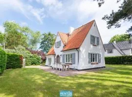 Villa De Mus - house with enclosed garden for 9 people