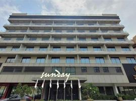 Sunday Luxury Downtown Adliya Formerly Jewel Hotel, hotel sa Manama