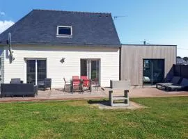 Awesome Home In Ploudalmézeau With Wifi