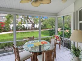 Spacious 2BR Siesta Key condo with private beach access, hotel di Siesta Key