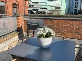 Central Leeds townhouse with private roof garden Sleeps 4