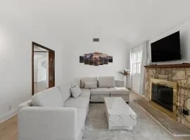 Spacious 4BR House with Large Yard and Parking Beverly Hills Adj