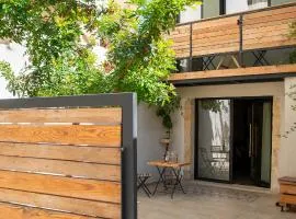 Janiko Small House with Parking Space