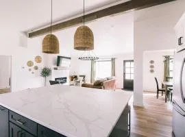 Aubrey Downtown Charmer - Smart TVs in every room!