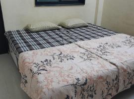 Durga Bhakta Niwas, hôtel à Jāmb