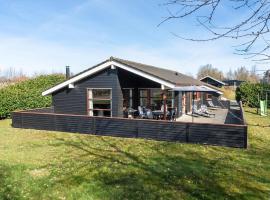 Beautiful Home In Juelsminde With Sauna, hotel in Sønderby