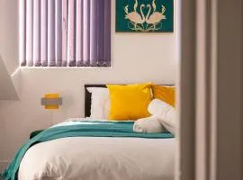 Prestige Stays Cardiff Modern 2-Bedroom Duplex Apartment near City Centre Wi-Fi & Lockbox Check-In