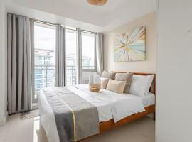Sabrina'sCrib Apartment 2BR by Azure Residences Near Manila International Airport, hotel em Manila