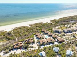 Pet friendly paradise on Sanibel Island with private beach, hotel em Sanibel