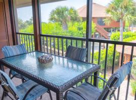 Sanibel Island retreat with private beach, hotel en Sanibel