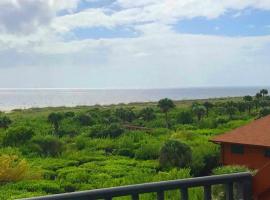 3-Bedroom Villa with Breathtaking Gulf Views & Rooftop Sundeck - Private Beach, hotel en Sanibel