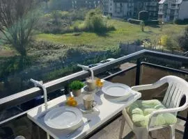 Studio White Chateau met parking en zonnig balkon