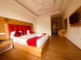 Hotel Pine Grove, ξενοδοχείο κοντά στο Αεροδρόμιο Kullu–Manali - KUU, Μανάλι