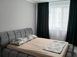 Стильна і сучасна квартира з двома спальнями біля Дніпра!, hotel ob plaži v mestu Cherkasy