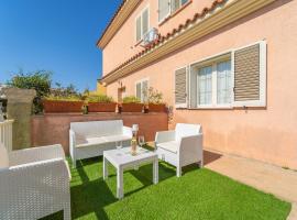 Apartment with garden, hotel u gradu Olbia