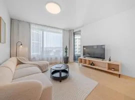 Cloud 9 Sky Park Elegance - Brand New Apartment with Stunning Views