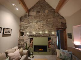 Swallows Cottage, Cozy Retreat, The Burren, County Clare, hotel v destinaci Carran