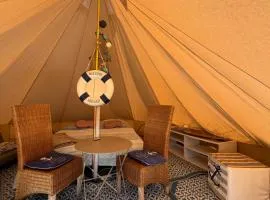 Witte Merel Glamping