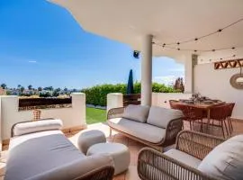 Luxury apartment Sunset Golf with spacious private garden & seaview