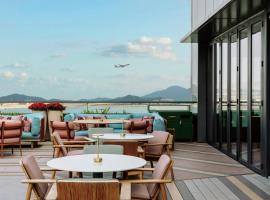 Sheraton Hong Kong Tung Chung Hotel, hotel in Hong Kong