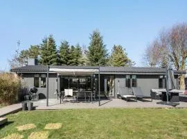 4 Bedroom Stunning Home In Væggerløse