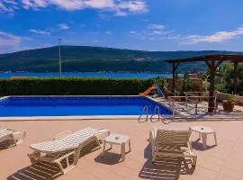 Villa Sea-N-Sun, 7 bedrooms & Pool, nearby Portonovi Marina.
