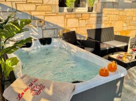 La vie est belle Luxury Residence With Jacuzzi 1, luksushotel i Pounda