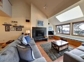 Cannon Beach Condo Ocean Views ! Close to Beach!