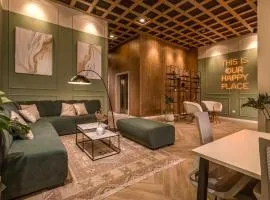 702 HOUZE Dreamed Place