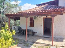 Pantheo, hotel in Stoupa