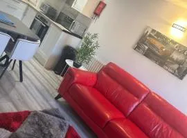 4 star Rating 2 bed Newly renovated city apartment with free parking