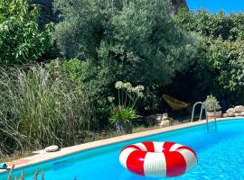 Les Cailloux Dorés, hotel v destinaci Massillargues-Attuech