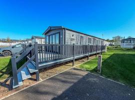Amazing Caravan With Decking At Manor Park In Hunstanton Ref 23010Ha, campsite in Hunstanton