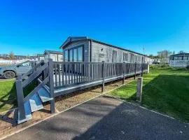 Amazing Caravan With Decking At Manor Park In Hunstanton Ref 23010Ha