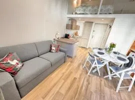 Central Studio with Mezzanine 3 minutes to Sea