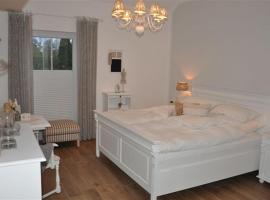 White Cottage Garden, cheap hotel in Cloppenburg
