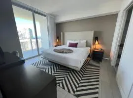 Beachfront Apt with Gym, Pool, and Rest in Miami