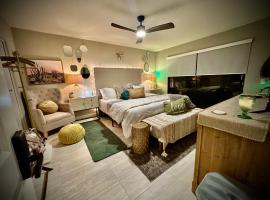 Spacious 1 BR villa on golf course with epic views!, hotel in Palm Desert