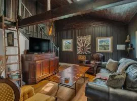 River Lodge Rustic Retreat - 15 Mins from DT Nashville