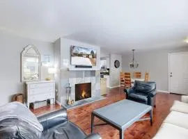 Private Four Bedroom Large Family Home with Yard and Garage
