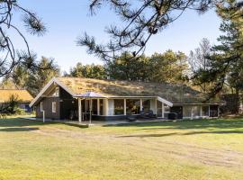 4 Bedroom Awesome Home In Saltum, khách sạn ở Saltum