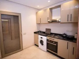 Luxury 2-Bedroom Apartment with Balcony - Heart of Gueliz