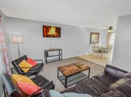 Cozy Family Home with Large Yard near Quincy reservoir