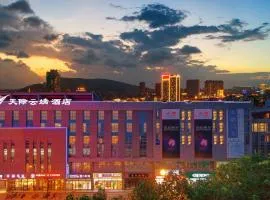 Yushan Town Tianji Cloud Business Hotel