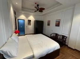 Ha Giang Peak Home - Hostel & Motobike - Jeep Tours