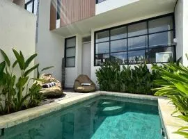 Villa Essenza - Luxury 2BR with Private Pool in Berawa Canggu