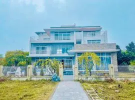 Căn Villa 9 ngủ mặt biển Tuần Châu - rộng gần 1000m2- sân vườn - bể bơi - BBQ