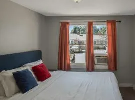 Great Updated King Bed Near Denver Sports field and concerts